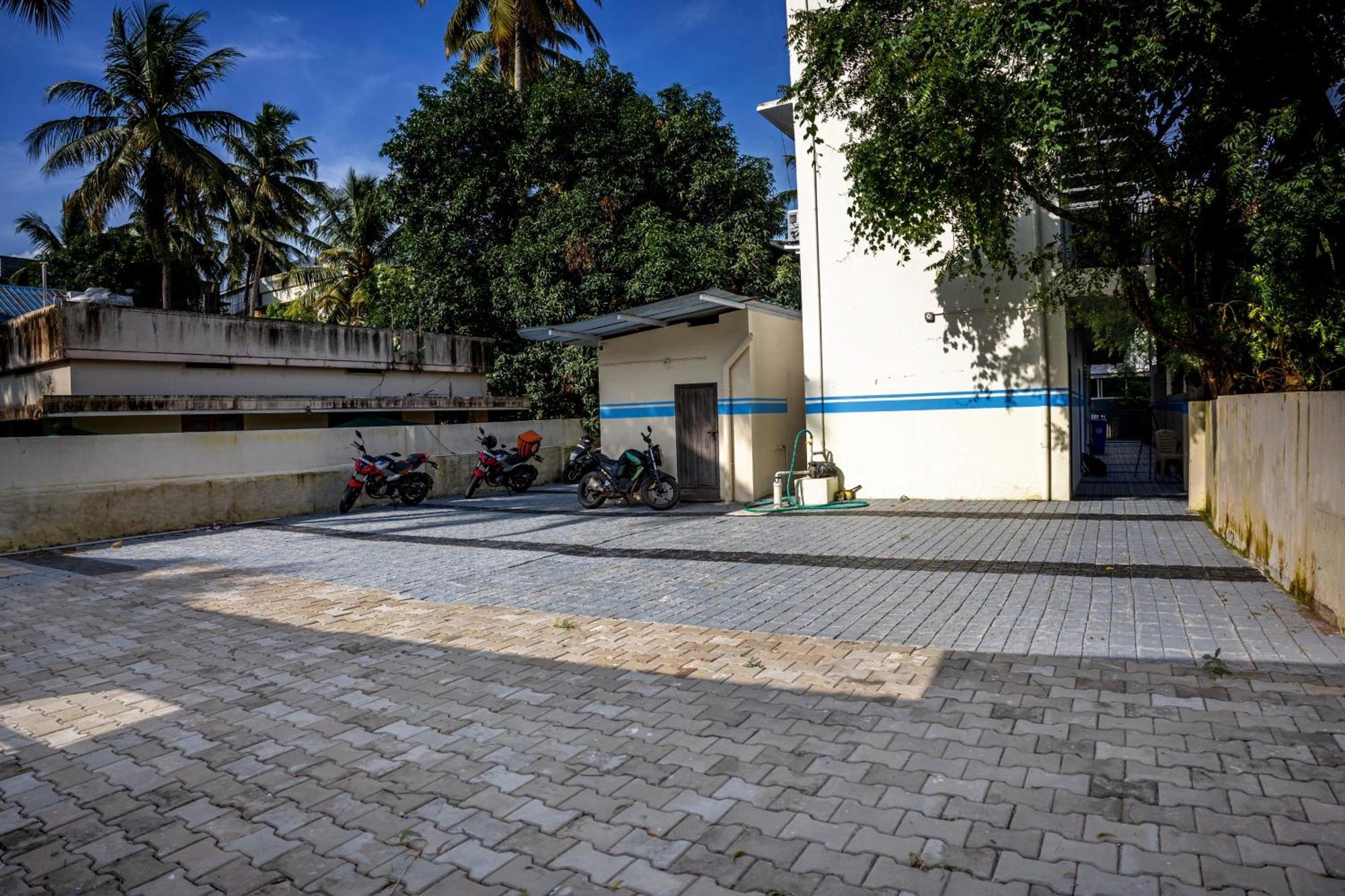 Отель Akr Residency Kazhakuttam Экстерьер фото