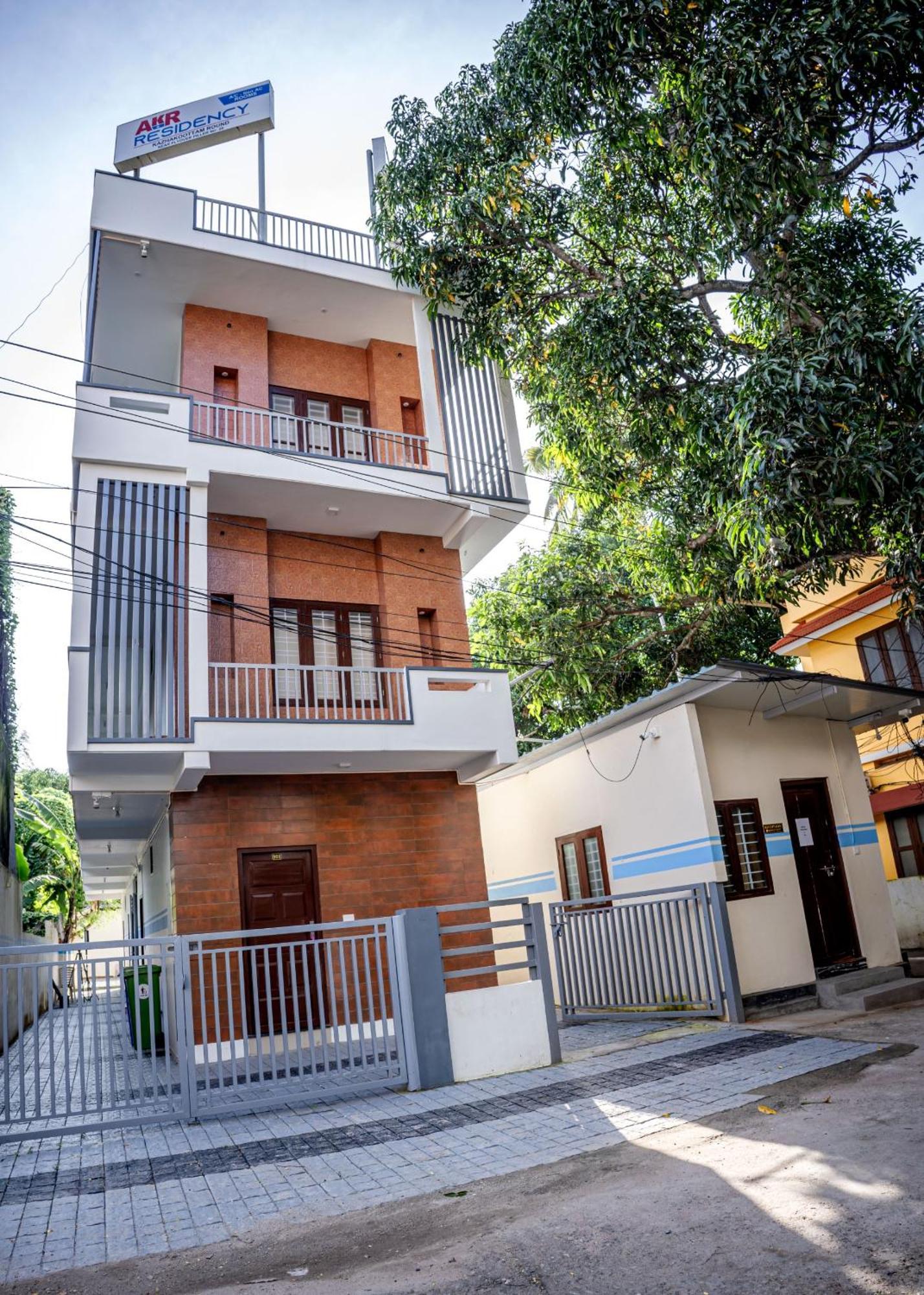 Отель Akr Residency Kazhakuttam Экстерьер фото