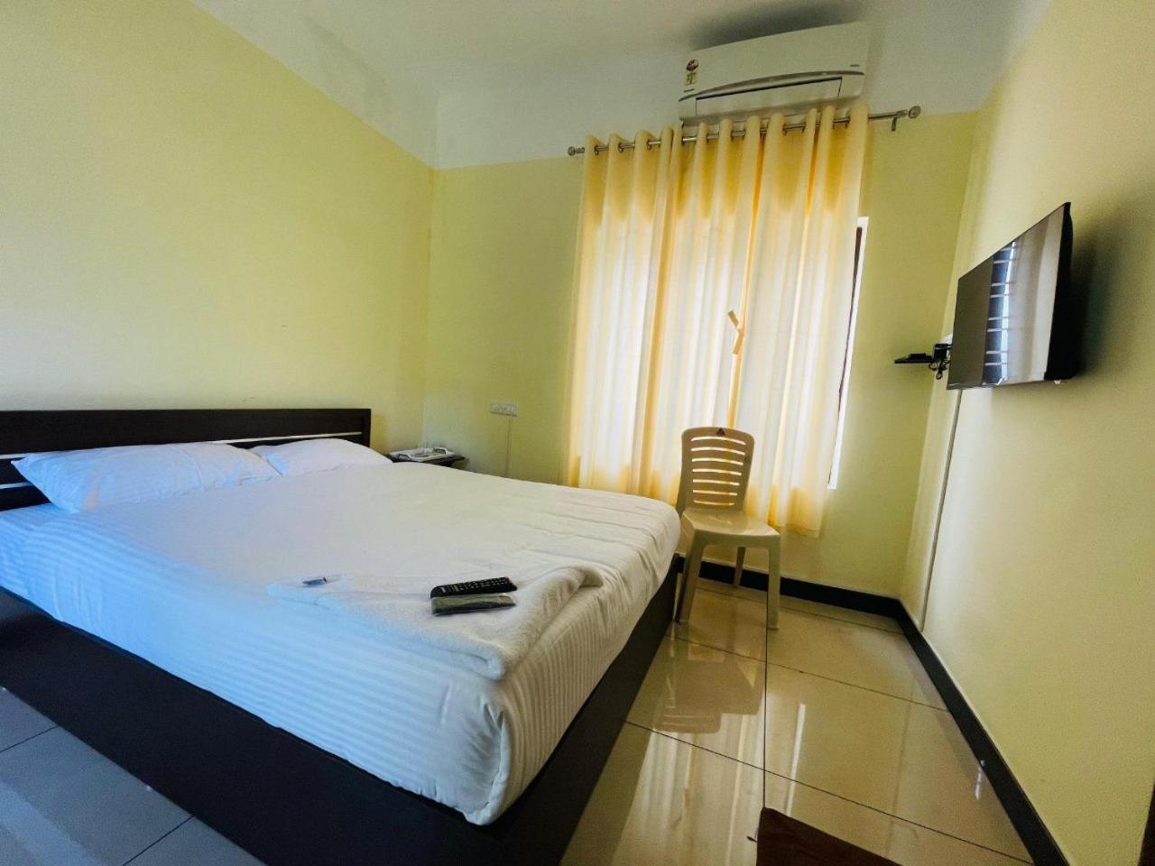 Отель Akr Residency Kazhakuttam Экстерьер фото